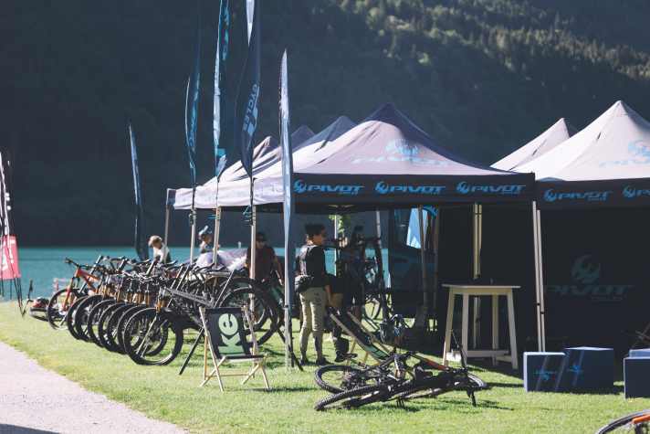 Morgendliches Enduro-Buffet beim BIKE Women Camp.