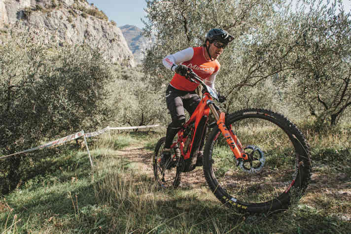 Bei der Bosch E-MTB-Challenge powered by Trek finden E-Mountainbiker abwechslungsreiche Herausforderungen.