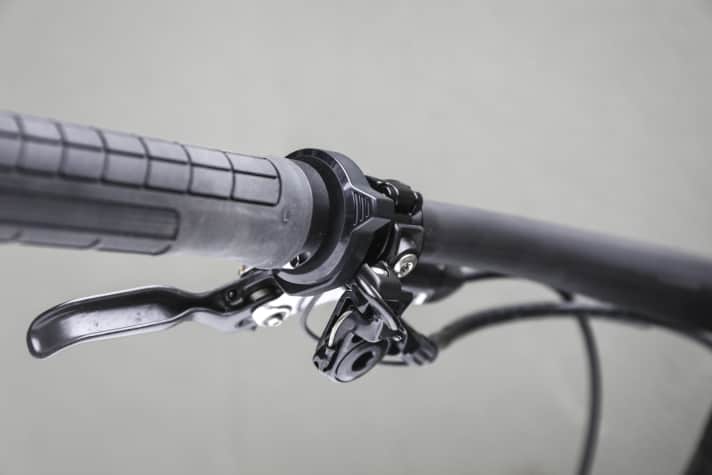 Gut erreichbar und intuitiv bedienbar sitzt die Ringcontrol am Griff. Haptik und Feedback des Kunststoff-Triggers könnten aber besser sein.