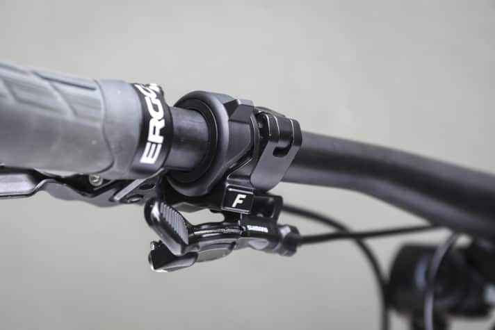 Die schlanke Lösung ist der Drehschalter Remote Pure. Erreichbarkeit und Haptik sind super. Die Funktionstaste “F” kann frei belegt werden.