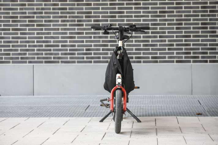 Zusammengeklappt braucht das Muli nicht mehr Platz als ein normales Fahrrad und ist auch kaum länger als ein modernes Mountainbike.