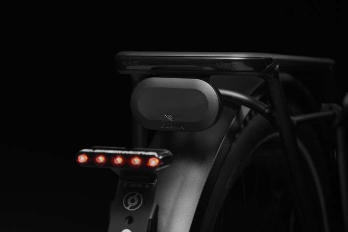 Rücklicht und Garmin-Radar sorgen für Sicherheit