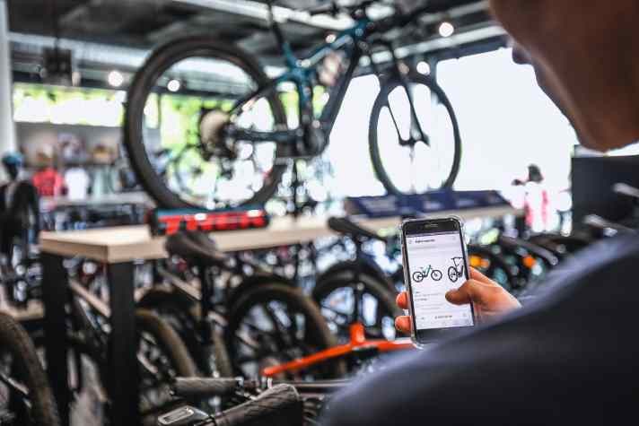 Die Auswahl des Bike-Modelles ist der angenehmste Teil am Prozess. Dank tausender Partner-Händler gibt es nur wenige Einschränkungen.