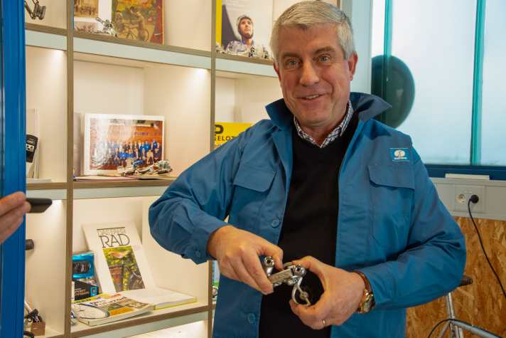 Bernhard Lange erzählt mit Leidenschaft von den Relikten längst vergangener Schaltungsgenerationen.