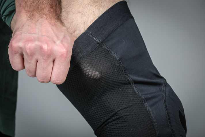 Super leicht, super luftig: Der Pearl Izumi eignet sich ideal für Touren an heißen Tagen