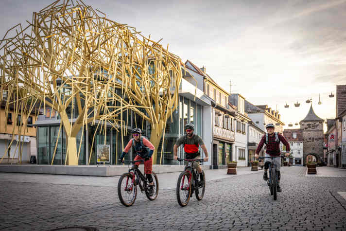 Die kleine Kreisstadt Lichtenfels veranstaltet im Herbst ein Flechtfestival und im Sommer zum 25. Mal den Franken-Bike-Marathon.