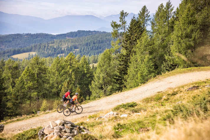 Ein kleines Stück Mittelgebirge mit alpiner Kulisse bietet im Lungau abwechslungsreiche Gravel-Strecken.