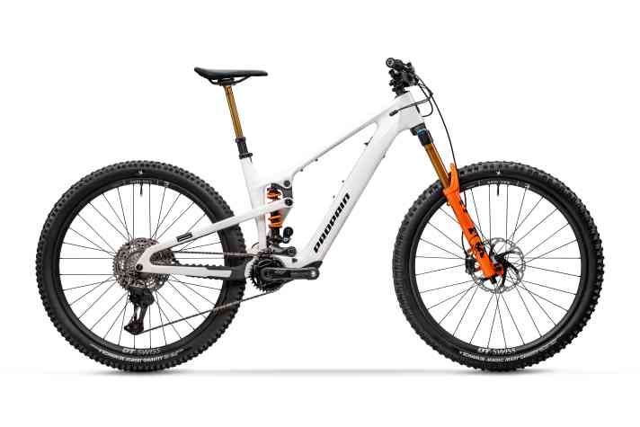 Am oberen Preisende rangiert das Sresh SL Factory mit Highend-Fahrwerk von Fox und allerlei Carbon-Schnickschnack. Dafür werden 10 499 Euro fällig.