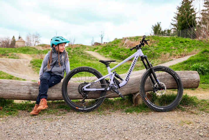 Kinder, die mit ihrem Bike ins Gelände wollen, sind bei den neuen Yuma 4-Modellen richtig.