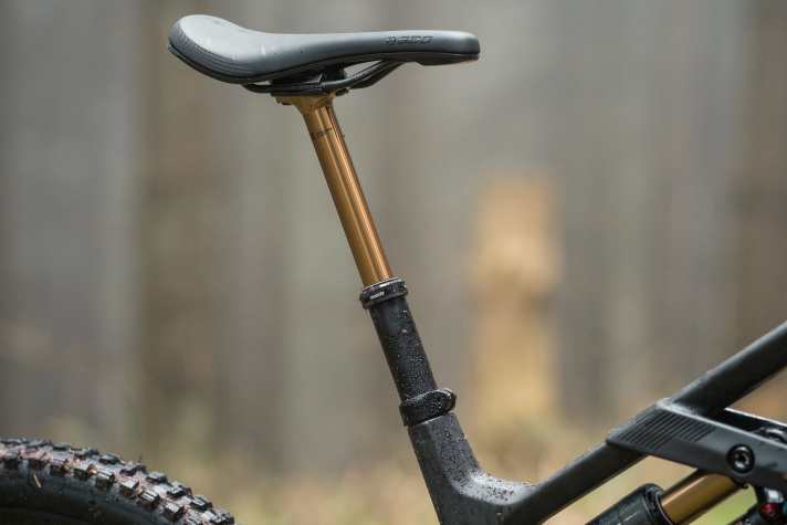 Schade: Der Hub der Teleskopstütze fällt mit 150 mm in Größe L für moderne Standards zu knapp aus.