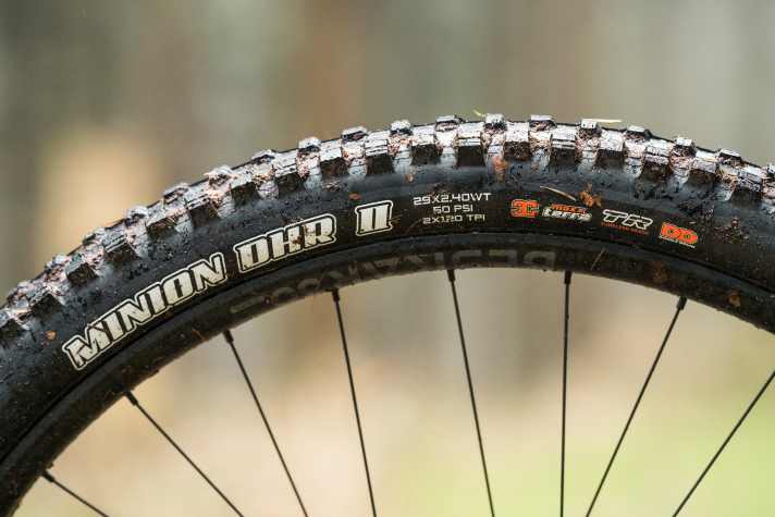 Maxxis’ Doubledown-Karkasse bietet einen guten Kompromiss aus Gewicht und Pannenschutz. Besonders die angenehme Dämpfung überzeugt.