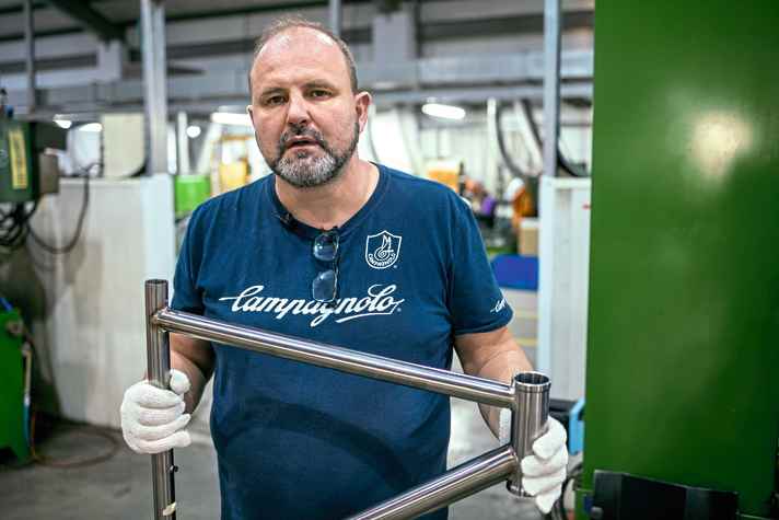 Dr. Andreas Kirschner, Rahmenbauer und Materialexperte bei Falkenjagd und Rennstahl