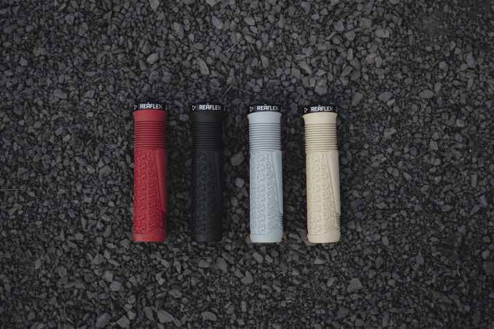 4 Farben für die neuen Leatt Reaflex 6.0 MTB-Griffe: Schwarz, Lava, Peanut, Granite