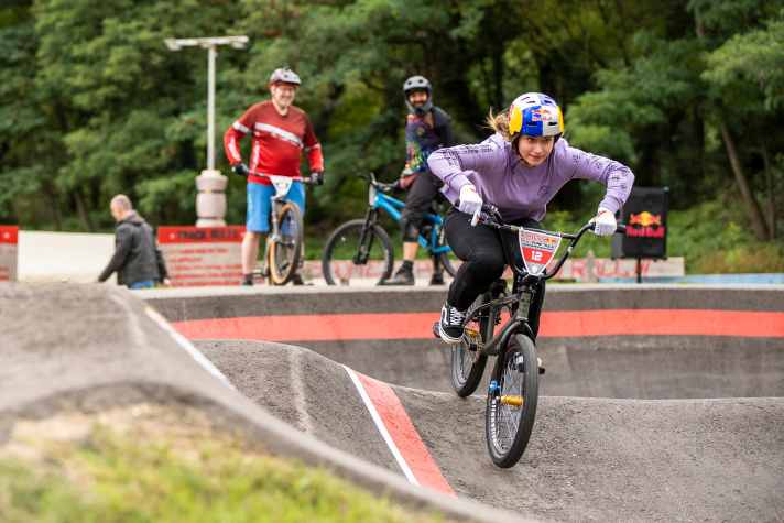 Bei der GPS 2025 dürfen alle mitmachen: Egal welches Alter, egal welches Bike. Der Mellowpark in Berlin (Station 2) ist bereits die Anreise wert.