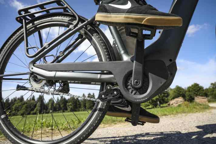 Das besondere steckt im Inneren: Der Owuru-Motor kombiniert Mittelmotor und Automatik-Getriebe, der Antrieb erfolgt klassisch über Kette.
