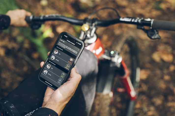 Über die AXS-App lässt sich auch die neue Rockshox Reverb ins Sram-Ökosystem einbinden. Sie ist mit allen aktuellen Controllern steuerbar.