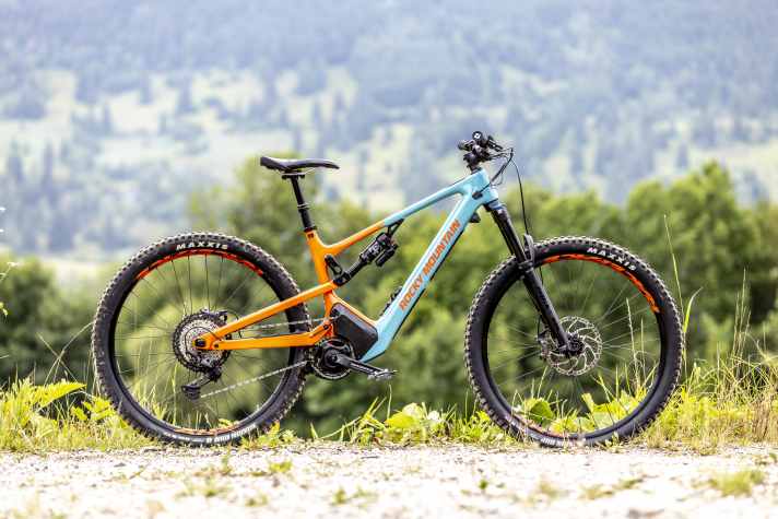Das Rocky Mountain Instinct Powerplay C70 kostet 9900 Euro - das ist noch nicht das Ende der Fahnenstange in der hochpreisigen Instinct-Palette. Doch es gibt auch günstigere Modelle mit Alu-Rahmen.