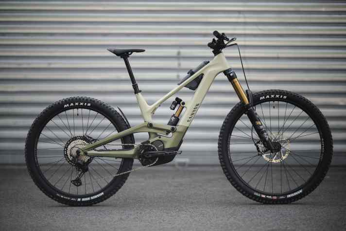 Canyon Torque:On CF9 // 180/175 mm // 29/27,5 Zoll // 7499 bzw. 7899 Euro // ab 23,7 kg