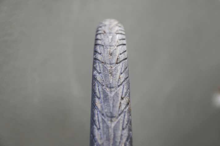 Das flache Mittelprofil soll wenig Rollwiderstand bringen und die Fahrt beruhigen.