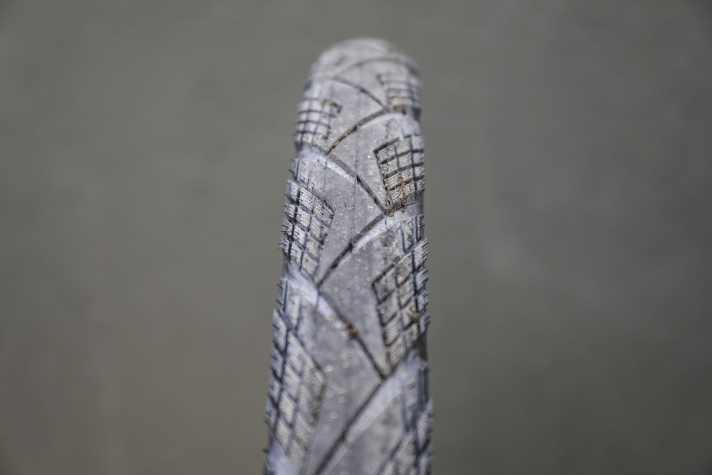 Der Mittelteil des Effciency ist flach gehalten. Die Übergänge in Schräglage brauchen dadurch zunächst etwas Gewöhnung.