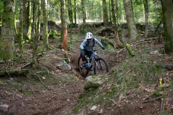 Wir konnten mit dem Scor 2030 GX in Größe M auf der Präsentation in La Bresse bereits ausgiebig Trail-Kilometer sammeln.