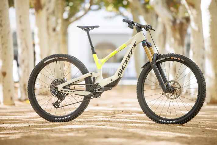 Scott Ransom 900 RC / 170 Millimeter Federweg / 29-Zoll-Laufräder / 9999 Euro >> <a href="https://amzezd.bikes.de/ts/94234/tsc?typ=r&amc=con.blbn.497955.507800.16239506&smc=BIKE&rmd=3&trg=https%3A%2F%2Fwww.bikes.de%2Fshop%2Ffahrraeder%2Fmarke.scott%2Fscott-ransom-900-rc-2025%2F" target="_blank" rel="noopener noreferrer nofollow">hier erhältlich</a>* / 15,2 Kilo