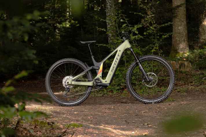 Viel Alu, viel Federweg, viel Gewicht: Das Scott Patron ST 910 ist für 6499 Euro die günstigste Version mit 170 Millimeter Hub an der Front.