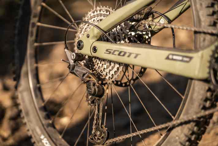 Die Shimano Deore Schaltung und auch die dazugehörige Bremse sind funktional gut, an einem Rad für 6500 Euro aber in Sachen Wertigkeit kein Highlight.