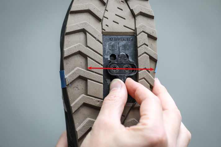 Viele Cleats lassen sich seitlich in der Aufnahme verschieben. Ideal für die optimale Anpassung.