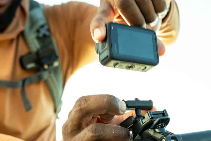Die Hero13 Black bietet zahlreiche Befestigungsmöglichkeiten - auch an ein Static passt die Actiocam