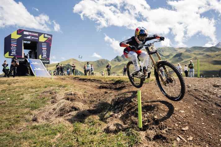 Good Bye Semifinals: Worldcup-Racerin Myriam Nicole beim UCI DH-Worldcup in Loudenvielle.