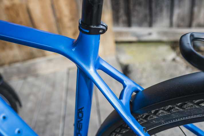 Mit dem organischen Carbon-Rahmen ist das Simplon das mit Abstand leichteste Rad im Testfeld. Gut 22 Kilogramm sind für ein E-Trekkingbike ein Top-Wert.