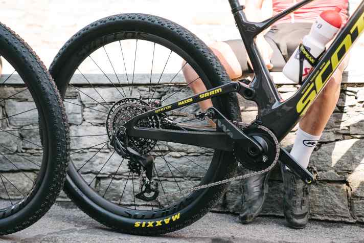 Mit Prototypen der neuen Sram AXS-Generation stürmte Nino Schurter 2022 zum UCI-Weltmeistertitel im Cross Country.