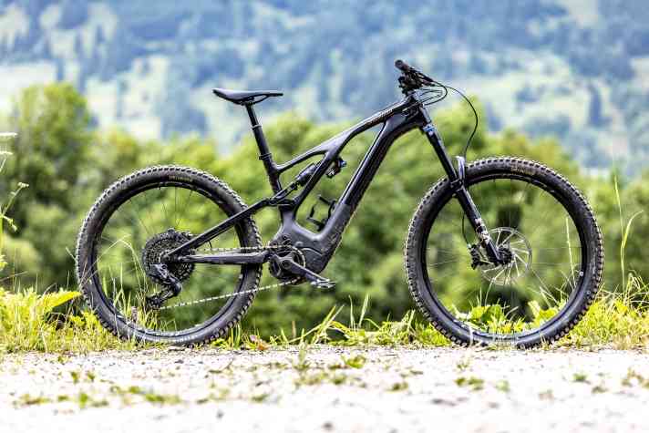 Das Specialized Turbo Levo Expert wiegt 22,8 Kilo und kostet 9600 Euro.