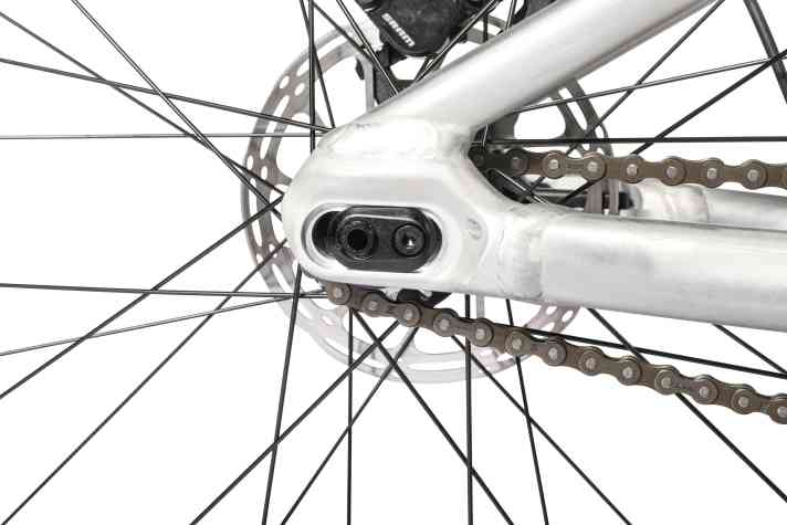 Besonders ästhetisch gelöst: Die verschiebbaren Ausfallenden am Specialized P4 Dirtbike zum einfachen Spannen der Kette.