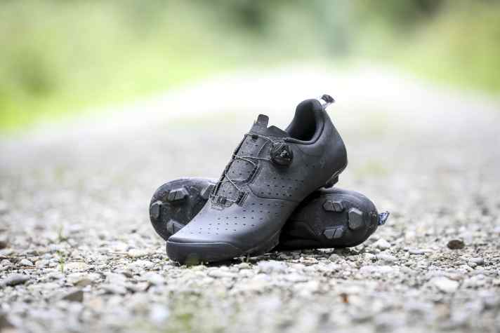 Der Recon 1.0 ist ein solider Einsteiger-Schuh zum Kampfpreis, der hohen Komfort auf entspannten Touren bietet