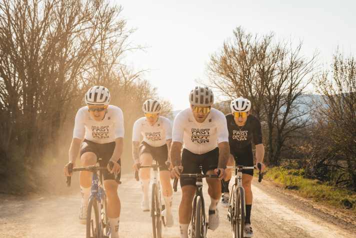 Wer braucht schon Windschatten - alle in 1. Reihe!