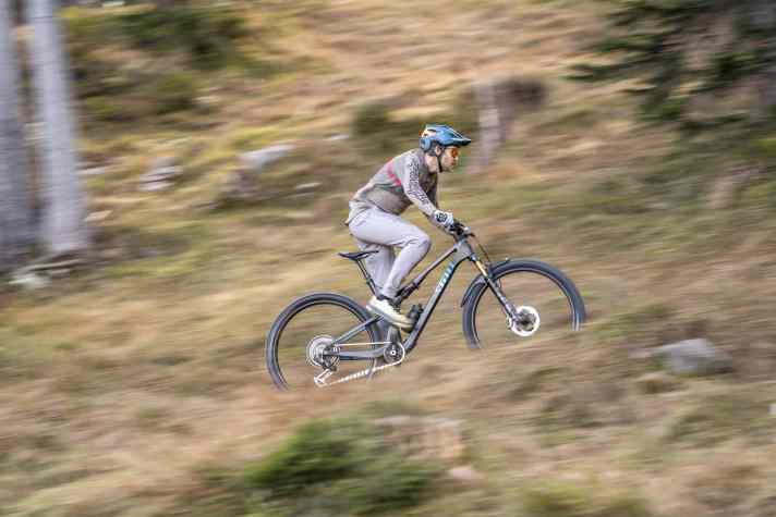 Fliegt mit 11,7 Kilo förmlich den Trail hinauf: Das Stoll T3 SL ist eines der Highlights 2024.