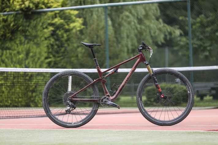 Das Storck Adrenalin.2 gibt sich sportlich und ist bereit für jeden Marathon-Schmetterball.