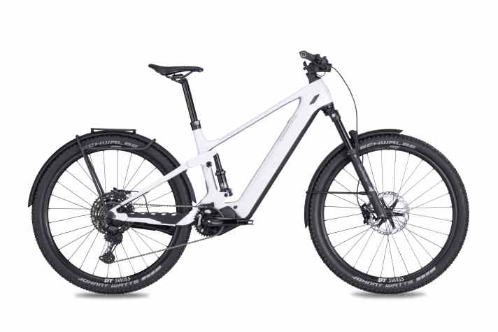 Mit Gepäckträger, Schutzblechen und Seitenständer wird der Thömus Lightrider E3 zum SUV E-Bike.