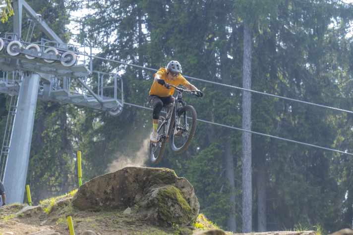 Große Augen, weil: flache Landung. Das TP4_S trägt Enduro-Gene in sich. Der DH-Track Black Snake in Val di Sole ist dennoch etwas viel für das Allmountain-E-MTB.