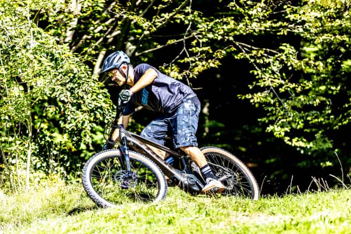 Erfordert in engen Kurven eine aktive Fahrweise: die lange Geometrie des Trek ist eher auf Fahrsicherheit als auf Wendigkeit ausgelegt.