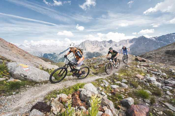 Das Trek kassiert die Bestnote in der Uphill-Wertung. Die Sitzposition ist perfekt zum Klettern: weder zu kurz noch zu gestreckt und schön zentral. Neben der ausgewogenen Sitzposition sorgen die tiefe Front und die langen Kettenstreben für Bergziegen-Feeling.