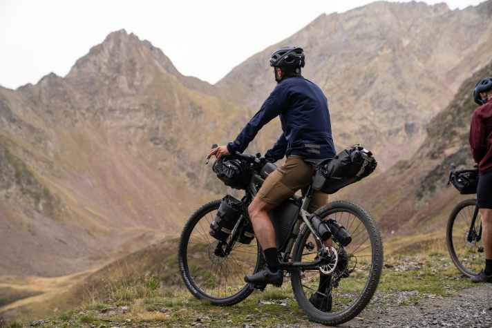 Wer große Touren machen will, braucht ein Bikepacking-Bike mit vielen Taschen.