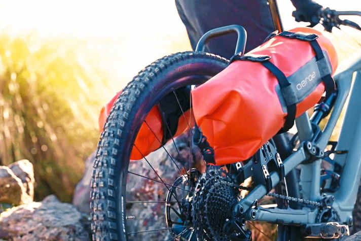 Für den harten Offroad-Einsatz: Aeroe Spider Rear Rack / Heavy Duty Drybags
