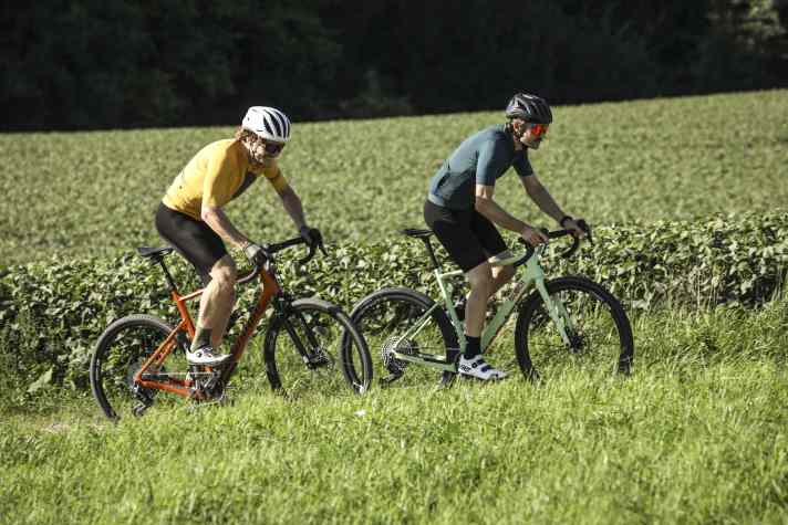 Gravelbikes sind leichter als MTB Hardtails. Doch auch hochwertige Mountainbikes erreichen leichte Gewichte.