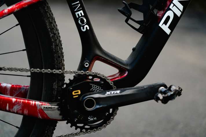 Durch die dreieckige Konstruktion soll der Tretlagerbereich des Pinarello Dogma XC Hardtails besonders steif sein.