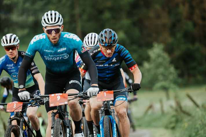 Für die Profis geht’s beim BIKE-Festival nicht nur um das Siegertreppchen, sondern auch um wichtige UCI-Punkte. Foto: Miha Matavz