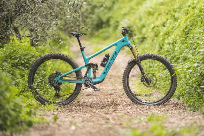 Zwischen den Welten: Das Yeti MTe will leichtfüßiges Handling mit dem Extra-Schub und der Ausdauer eines “großen” E-Bikes vereinen.