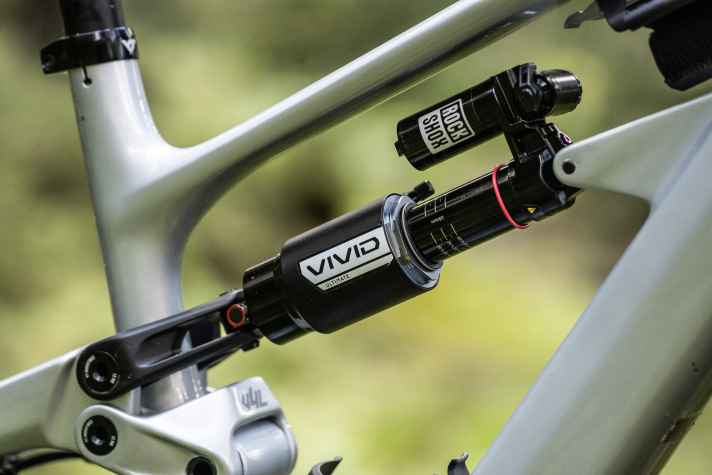 Der Rockshox Vivid Ultimate arbeitet super sensibel und schluckfreudig. Zudem bietet er eine sinnvolle Vielfalt an Einstellungsmöglichkeiten, um das Heck auf persönliche Vorlieben feinzutunen.